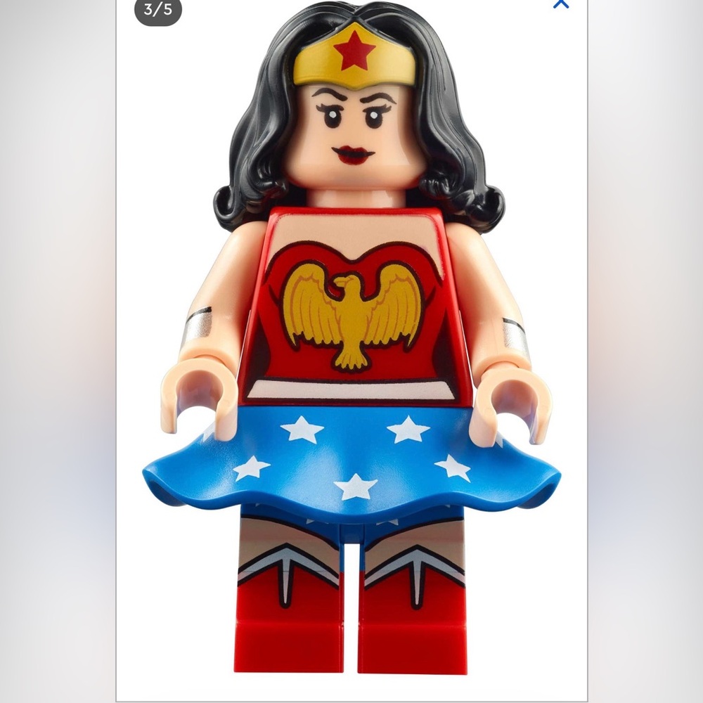 LEGO Wonder Woman Special Edition Set 77906 - Picture 5 of 12